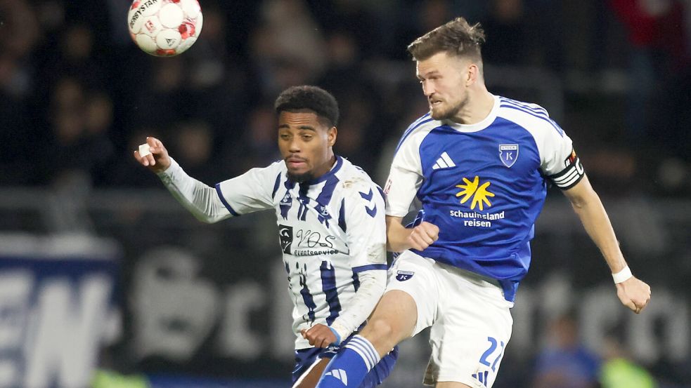 Das Rückspiel zwischen dem VfB Oldenburg (links) und Kickers Emden (rechts Dennis Engel) soll nach dem Wunsch der Klubs an einem Freitagabend stattfinden. Foto: Jens Doden/ Emden