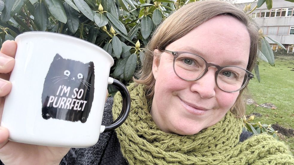 Meine Bürotasse erinnert mich daran, dass ich genau richtig bin, wie ich bin. Auch mit (noch) Übergewicht. Foto: Nicole Böning