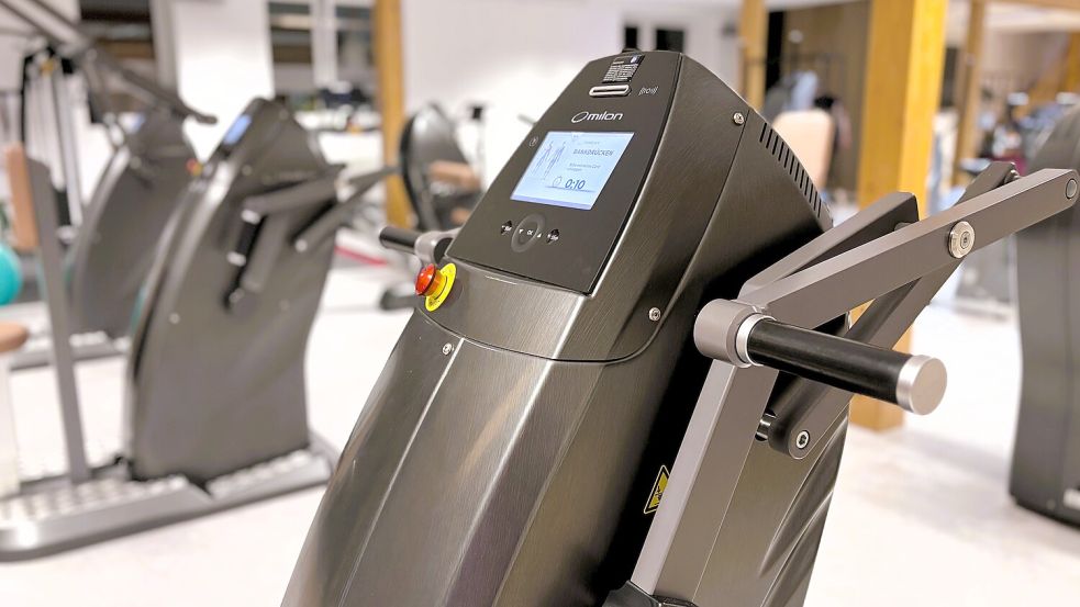 Die Geräte in meinem Fitnessstudio zeichnen meine Entwicklung nicht nur auf, sondern übertragen einige Daten auch auf mein Handy. So kann ich immer sehen, wie sich meine Kraft und Ausdauer verbessern. Foto: Nicole Böning