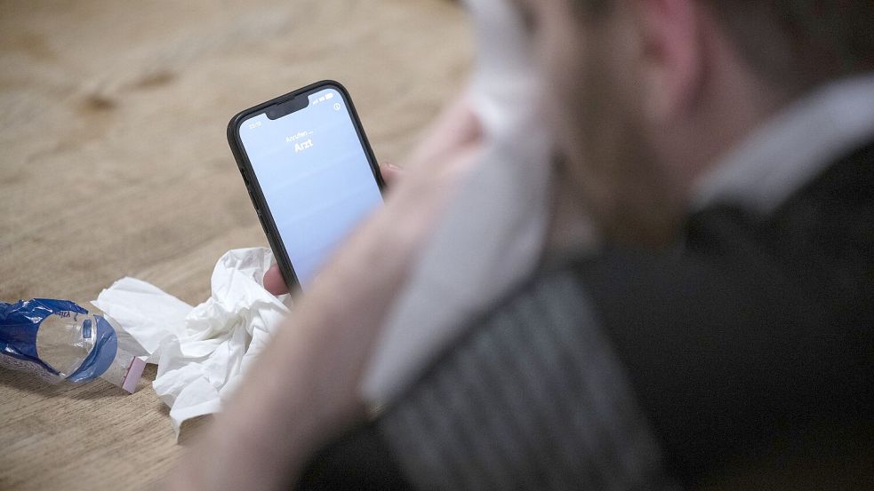 Wer derzeit einen Atemwegsinfekt hat kann sich noch per Telefon vom Arzt krankschreiben lassen. Foto: Hannes P Albert/dpa