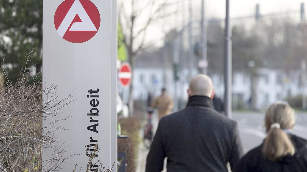 Die Chancen, nach einer Kündigung einen neuen Job zu finden, sind ungleich verteilt. Wer über 55 ist, hat es schwer. Foto: Jan Tepass, imagebroker, imago