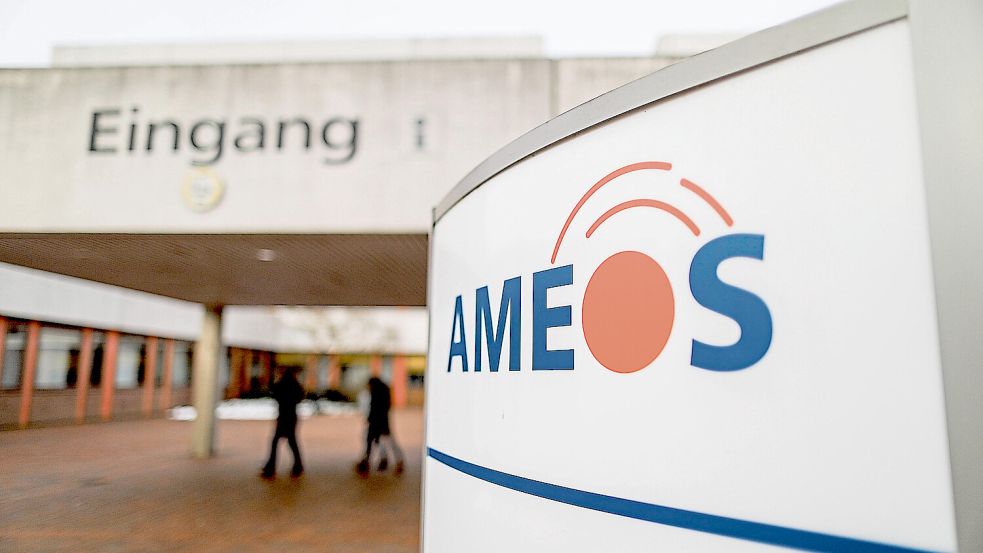 Am Mittwoch soll vor dem Osnabrücker Ameos Klinikum wegen einer 2025 stattgefundenen Abschiebung demonstriert werden. Doch die Klinik wehrt sich nun gegen Vorwürfe. Foto: Michael Gründel