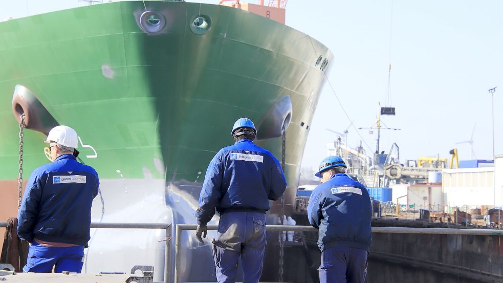 Zufrieden blickt das Team der EWD Emden auf das Jahr 2026. Foto: Christoph Assies/Text-Foto-Media