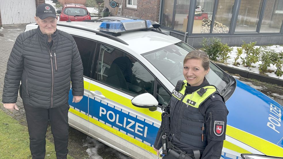 Helmut Kolossa und Imke Roß sind beide direkt nach dem Schulabschluss in den Polizeidienst gestartet. Foto: Deike Terhorst