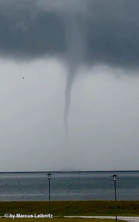 Am 22. Juli 2025 wirbelte ein Tornado zwischen Juist und Festland. Foto: Tornadiloste/privat