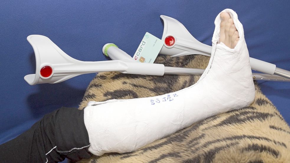 Weil es durch Schnee und Glatteis zu vielen Knochenbrüchen kam, waren Notaufnahmen und Unfallchirurgen ausgelastet. Foto: Chromorange/Imago Images