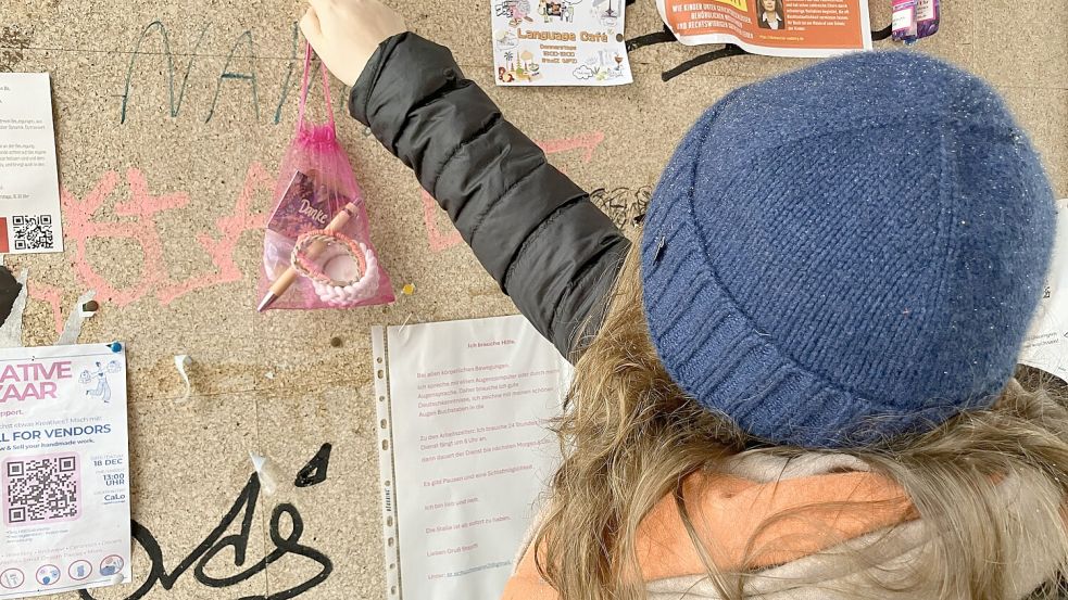 Verteilt Geschenke in der Stadt Osnabrück und hat wachsende Fangemeinde auf Instagram. Foto: Eva Marie Stegmann