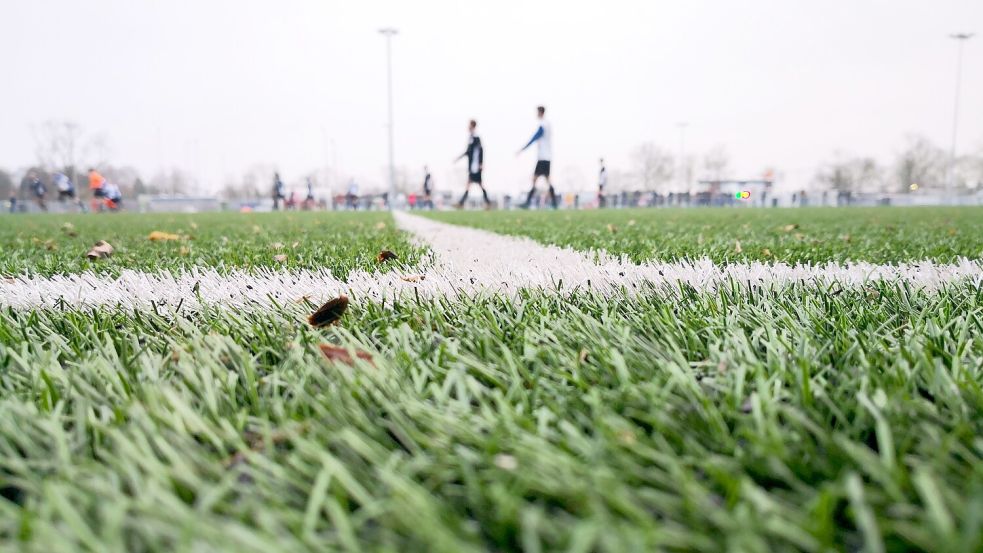 Auf dem Kunstrasen in Delfzijl ist GW Firrel dieses Wochenende gleich zweimal im Einsatz. Foto: Mario Rauch