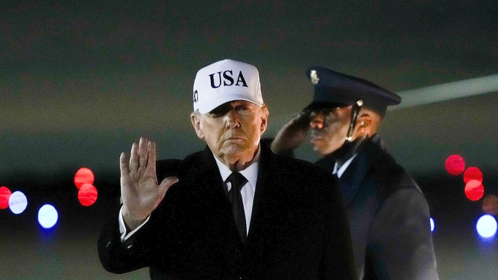 US-Präsident Donald Trump erklärte, das US-Militär prüfe „starke Optionen“ für ein Eingreifen im Iran. Foto: Julia Demaree Nikhinson/AP/dpa