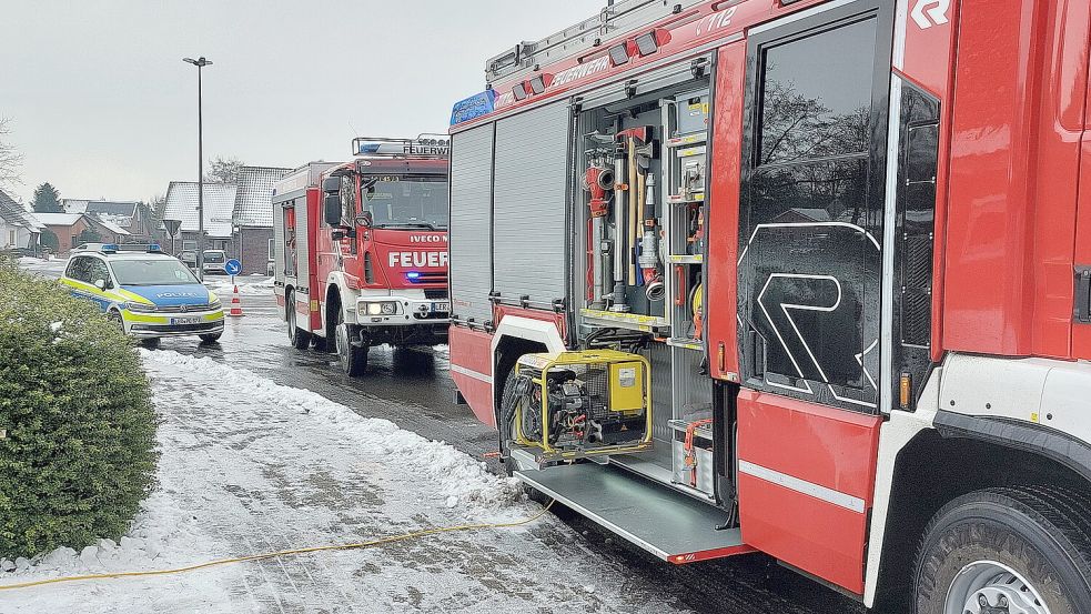 Feuerwehr, Polizei und Rettungsdienst waren im Einsatz. Foto: Bodo Wolters