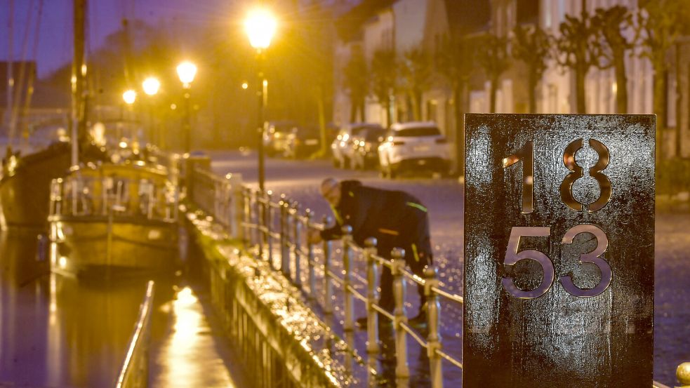 Im alten Hafen von Weener kann man sich ältere Schiffe anschauen. Foto: Klaus Ortgies/Archiv