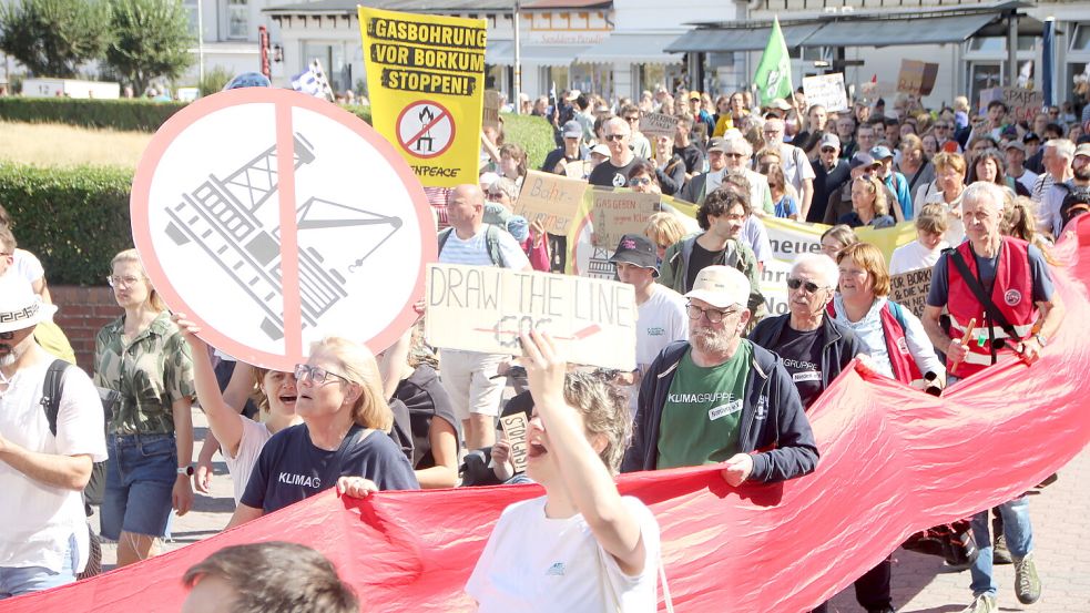 Nicht nur Grüne protestierten im vergangenen Sommer auf Borkum gegen das Gasprojekt. Foto: Florian Ferber