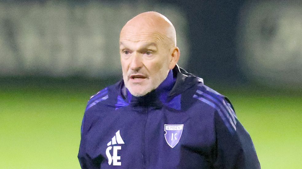 Kickers-Trainer Stefan Emmerling ist froh um jedes Freundschaftsspiel über 90 Minuten. Foto: Doden/Emden