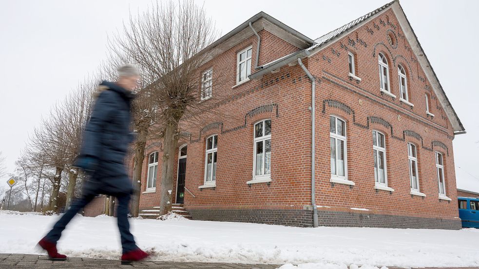 Unverkennbar: Dieses Haus in Filsum war früher eine Gastwirtschaft. Sie hat eine bewegte Geschichte. Sogar Boxkämpfe wurden im Saal ausgetragen. Foto: Klaus Ortgies