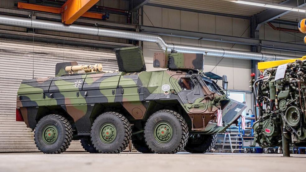 Die wehrtechnischen Unternehmen der Dirks Defence sind in der Instandhaltung und Zulieferung für verschiedene Systeme tätig. Dazu gehören auch gepanzerte Radfahrzeuge wie dieser TPz Fuchs. Foto: Dirks Group