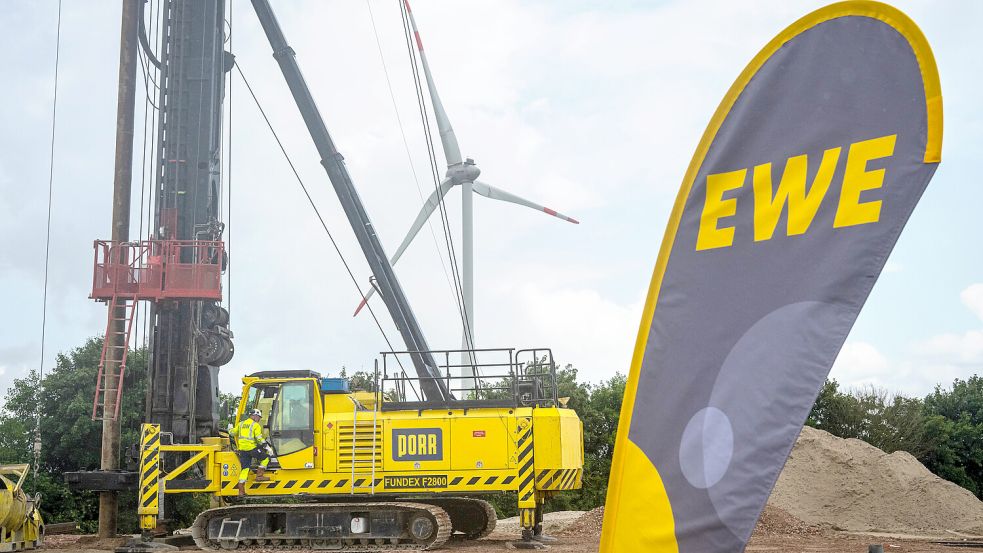 Der Baugrund für eine Wasserstoff-Produktionsanlage in Emden: Der Oldenburger Energieversorger EWE baut hier einen Elektrolyseur, der als die derzeit größte Anlage dieser Art in Deutschland gilt. Foto: Sina Schuldt/dpa/Archiv