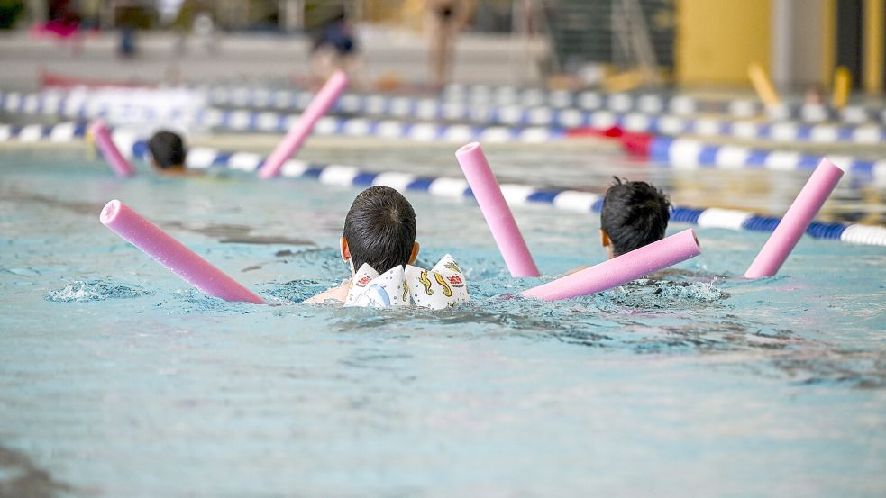 Auf Borkum wird sowohl in der Grund- als auch in der Inselschule Schulschwimmen angeboten. Symbolfoto: dpa