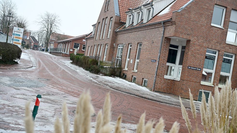Dass Grundstückseigentümer selbst beim Winterdienst mit anpacken, sei in einer Flächengemeinde wie der Krummhörn „organisatorisch erforderlich“, heißt es aus dem Rathaus. Das klappt aber nicht immer wie gewünscht.