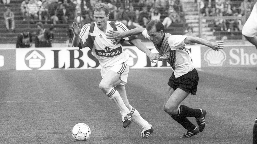 Erbitterte Zweikämpfe lieferte sich Emmerling (hier in seiner Wattenscheider Zeit) oftmals gegen Matthias Sammer und sah einmal die Rote Karte. Fotos: Imago