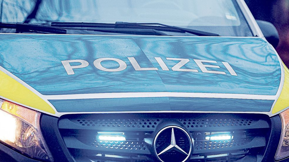 Die Polizei Bremen hat auf der A1 einen Lkw-Fahrer gestoppt, der die Lenkzeit deutlich überschritten hatte. Foto: imago images/Eibner-Pressefoto/Marcel von Fehrn