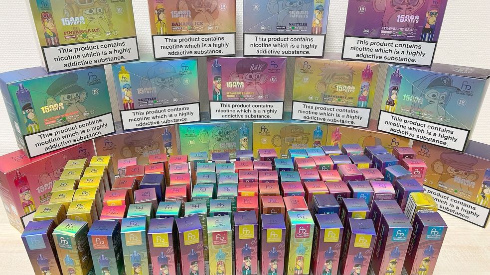 Sichergestellte E-Zigaretten aus einem Kiosk in Aurich. Foto: Zoll