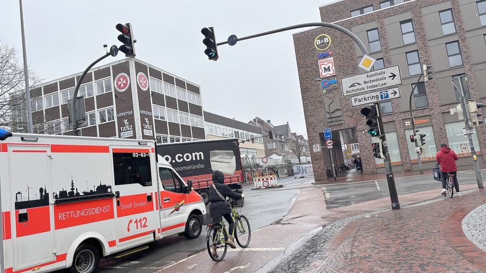 Schon bald sollen gelbe Markierungen den Radabbieger verbreitern. Fotos: Stephanie Schuurman