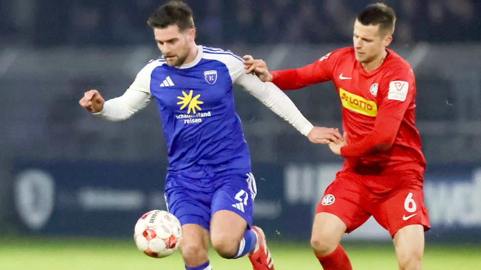 Tido Steffens (links) und Co. können an diesem Mittwochabend endlich mal wieder im heimischen Ostfrieslandstadion antreten. Zuletzt war dies am 6. Dezember der Fall. Foto: Jens Doden/ Emden