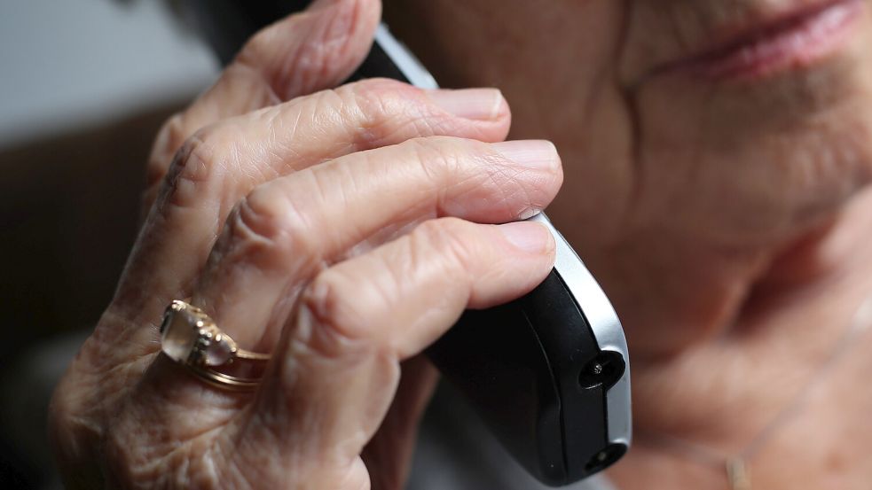 Enkeltrick-Betrüger geben sich als Sohn oder Tochter in einer Notlage aus, um so an das Geld ihrer Opfer zu gelangen. Symbolfoto: Karl-Josef Hildenbrand/dpa