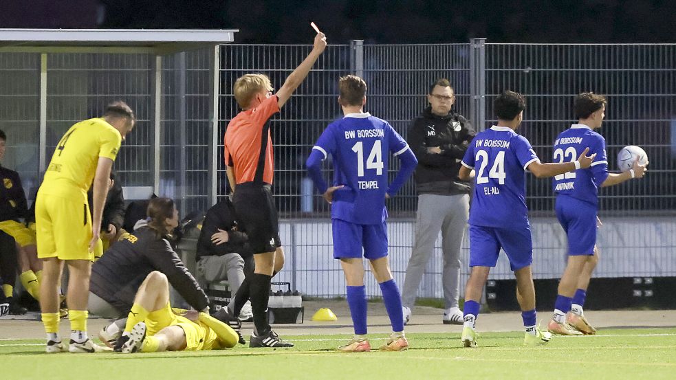 Die Fußballer von BW Borssum haben so viele Strafkarten in Niedersachsen wie keine andere Mannschaft kassiert. Hier ein Foto aus dem Bezirkspokal-Spiel gegen den SV Bevern. Fotos: Jens Doden, Emden