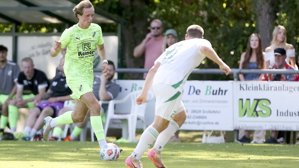 Tristan Darsow (links) spielt auch in der neuen Saison für GW Firrel. Foto: Doden/Emden