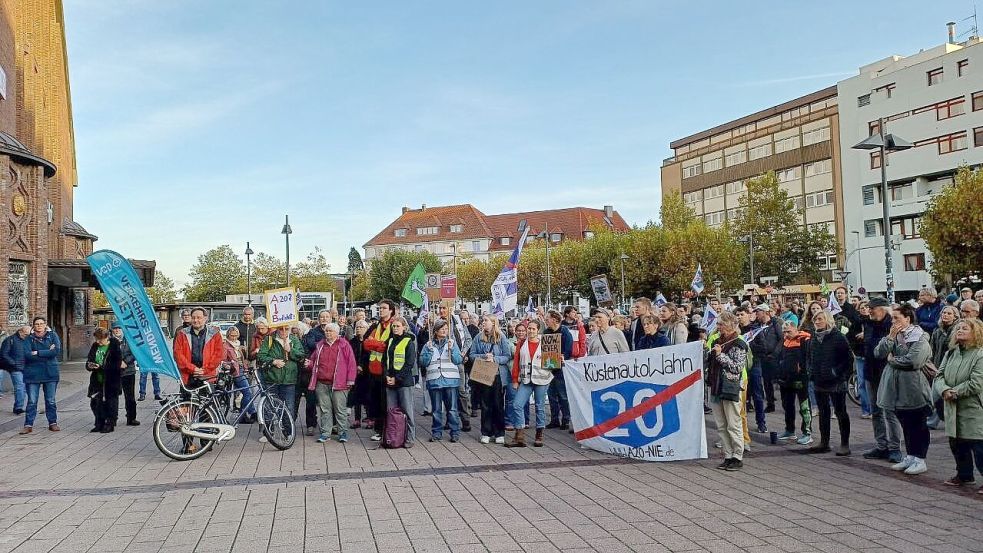 So wurde im Oktober vergangenen Jahres in Oldenburg gegen die Küstenautobahn A20 demonstriert: Im März soll der Protest in eine neue Runde gehen. Foto: Kay Rabe von Kühlewein/VCD Niedersachsen