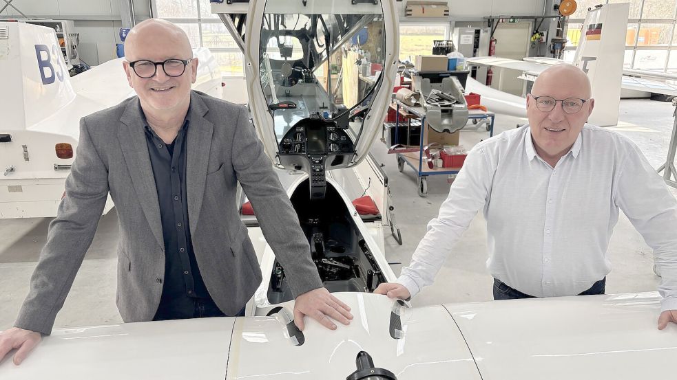 Die beiden Geschäftsführer von MD Flugzeugbau in Marx, Gregor Müller (links) und Tim Markwald, der auch Gründer des Unternehmens ist. Foto: Imke Oltmanns