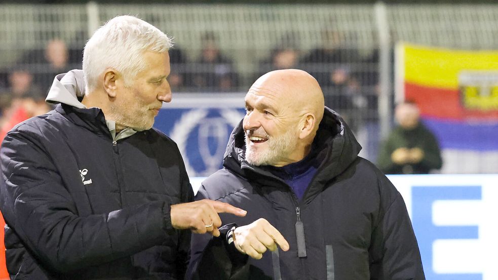 Die beiden erfahrenen Trainer Andreas Bergmann (links) und Stefan Emmerling treffen sich nun am Freitagabend wieder. Foto: Jens Doden/ Emden