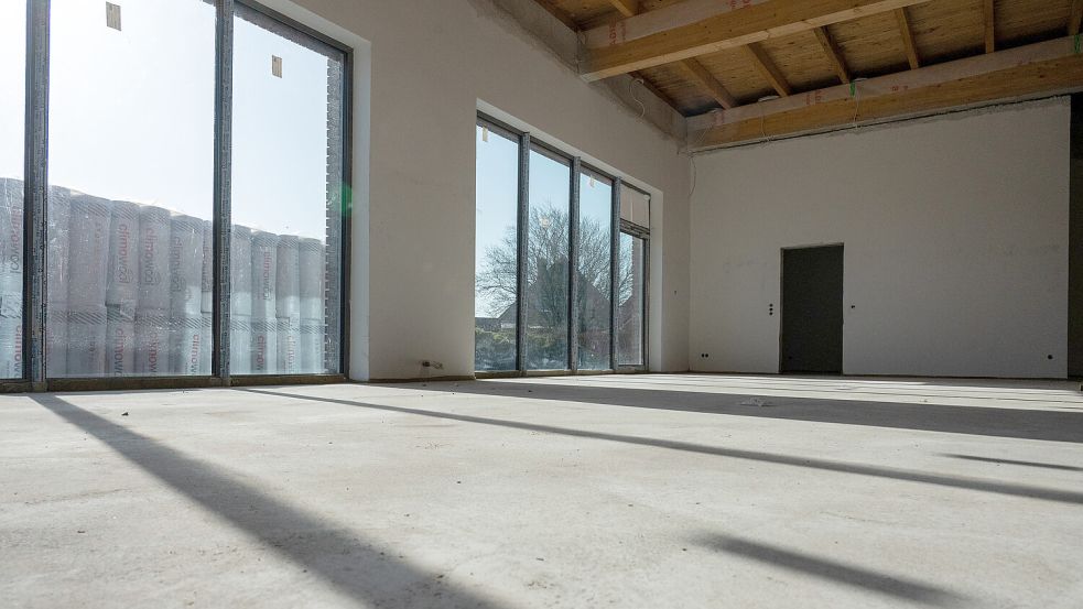 Viel Raum und viel Licht: Im neuen Anbau der Sporthalle befindet sich das Foyer.