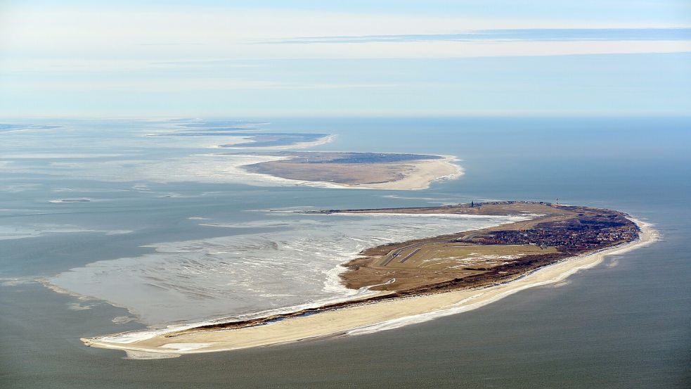 Blick auf die Kette der ostfriesischen Inseln von Wangerooge aus: Zwischen Inseln, Küstenorten und Binnenland gibt es erhebliche Unterschiede bei den Quadratmeterpreisen für Wohnungen. Foto: Klaus Schreiber