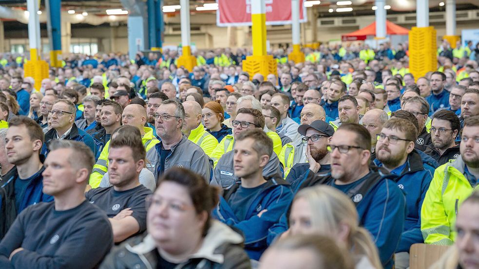 Volles Haus bei VW Emden: Tausende kamen am Mittwoch zur Betriebsversammlung. Foto: Volkswagen AG