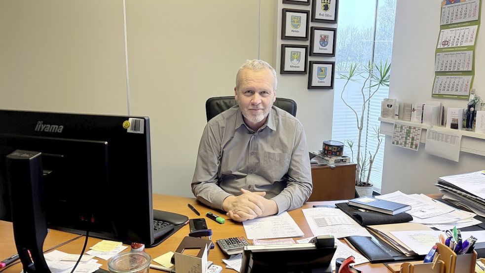 Wird man bald Tag und Nacht mit einer KI-Version von Bürgermeister Uwe Redenius sprechen können? Die Möglichkeit wird nun geprüft. Foto: Lotta Groenendaal/Archiv