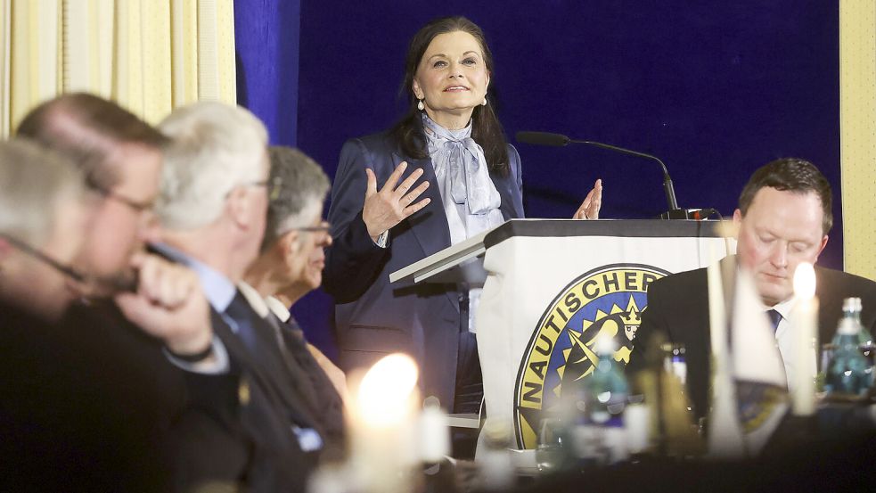Gitta Connemann am Freitagabend als Gastrednerin beim Nautischen Verein im Klub zum guten Endzweck Emden. Foto: Jens Doden