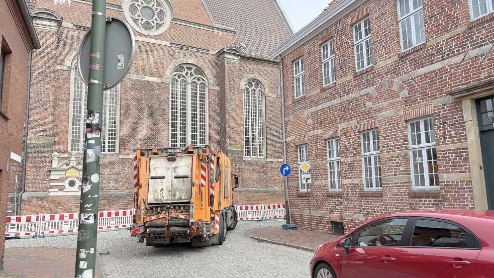 Schwierig: Lkws und Busse quälen sich durch die engen Kurven und Straßen in Faldern. Foto: Mona Hanssen/Archiv
