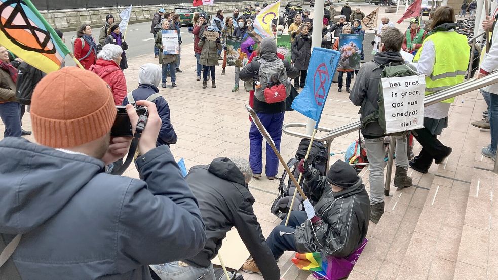 Bereits mehrfach gab es wegen des Gasprojektes Gerichtsverhandlungen in den Niederlanden – wie hier im Januar 2024 in Den Haag. Foto: Constantin Zerger/Archiv