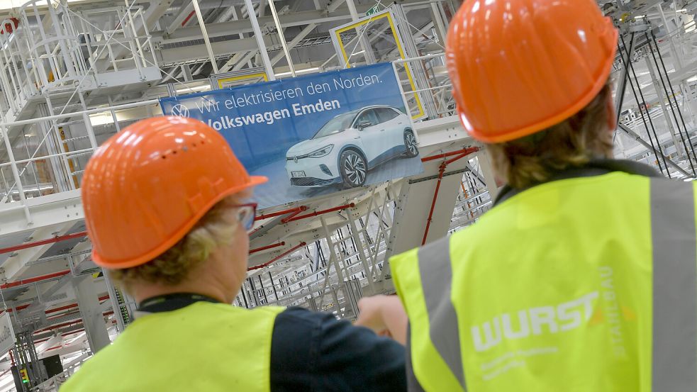 Lang ist es her: Im Mai 2022 startete in Emden die Serienproduktion des ID.4. Im Herbst dieses Jahres wird hier der ID.4 Reskin, auch ID.Tiguan genannt, vom Band laufen. Foto: Klaus Ortgies/Archiv