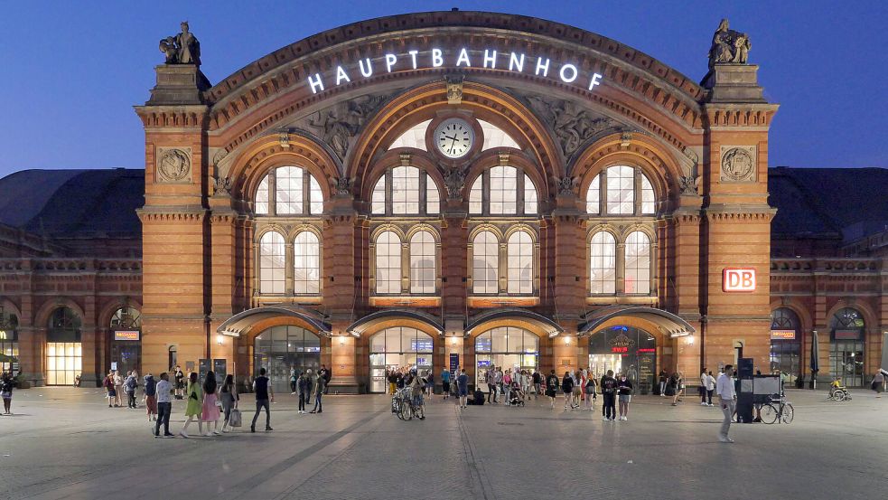 Am Bremer Hauptbahnhof wurde in der Nacht zu Sonntag wieder kontrolliert. Foto: imago-images/Sabine Gudath