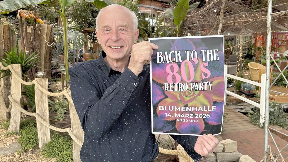 Herbert Dirks vom Torf- und Siedlungsmuseum in Wiesmoor ist ein Fan der 80er Jahre Retro-Party in der Blumenhalle - sie kam so gut an, dass sie 2027 wieder stattfinden soll. Foto: Nicole Böning