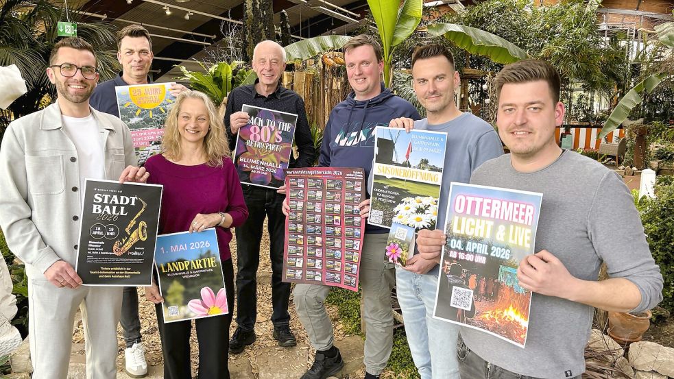 Sie machen in Wiesmoor Programm: Bürgermeister Sven Lübbers (parteilos), Jens Albers von der Stadtverwaltung, Stadtmanagerin Ute Rittmeier, Herbert Dirks vom Torf- und Siedlungsmuseum, Tobias Jalaß von Mein Lieblingsevent, Joel Siemer von der Blumenhalle und Erik Hemken von der Wirtschaftsgemeinschaft Wiesmoor. Foto: Nicole Böning