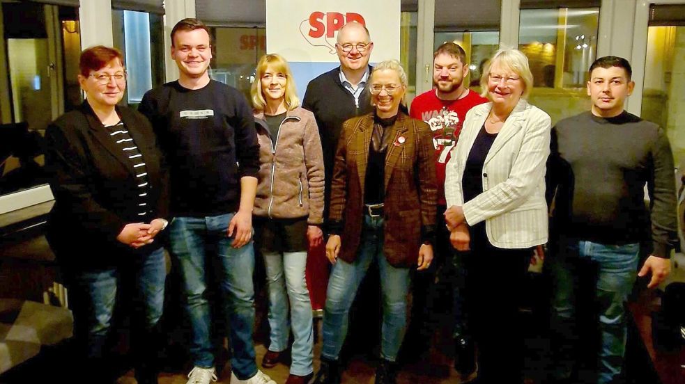 Die SPD Borkum geht mit diesem Vorstand ins Wahljahr 2026: Kirstin Shala-Lübben (von links), Damian Thiemann, Kristin Mahlitz, Markus Stanggassinger, Melanie Helms, Benjamin Gerhardt, Gesi Grigoleit und Andrei Bratina. Foto: SPD Borkum