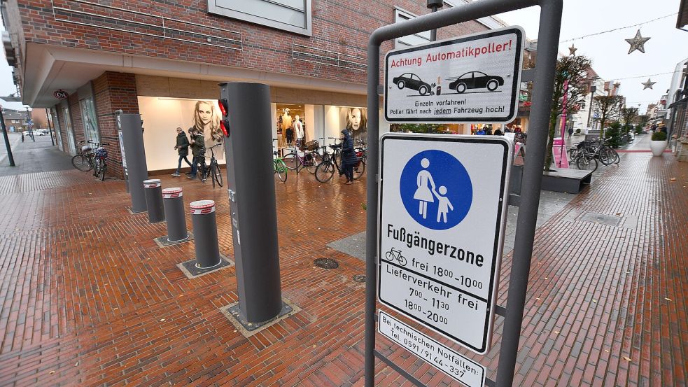 In Lingen/Ems seit Jahren fester Bestandteil des Innenstadtbildes: im Boden versenkbare Poller. Foto: Sven Lampe