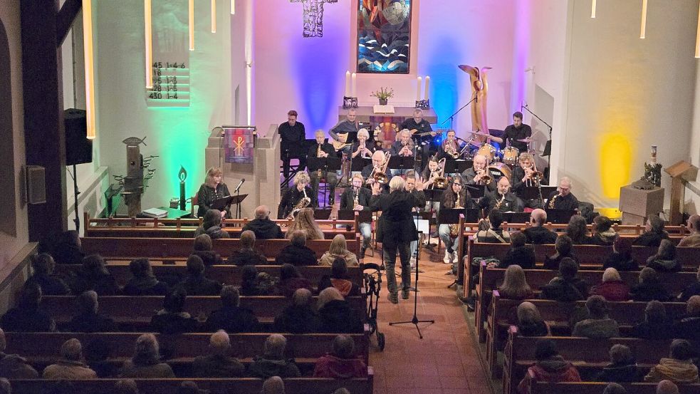 Nach der Pause übernahm die Bigband Jazz Bouquet die Bühne. Foto: Frank Gieselmann