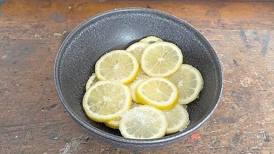 Wer bei Salz und Zitronen bislang nur an Tequila dachte, sollte die eingelegten Salzzitronen unbedingt ausprobieren. Foto: König