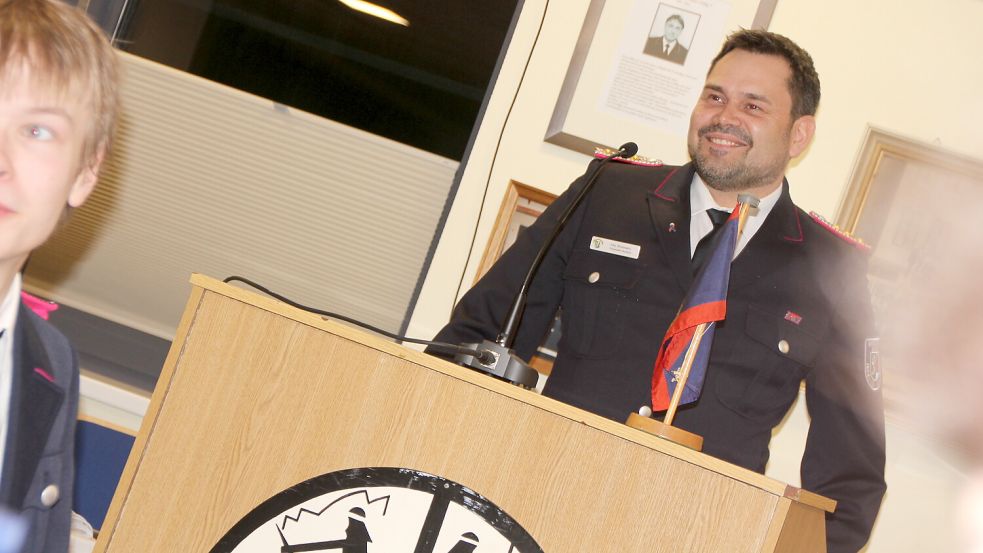 Borkums Stadtbrandmeister Aike Brinkmann blickte auf das Einsatzjahr 2025 zurück. Foto: Florian Ferber