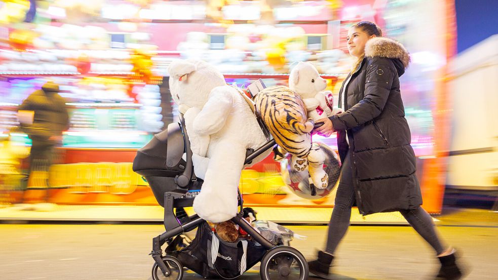 Wer Lust auf eine Kirmes hat, kann am Wochenende Wilhelmshaven ansteuern. Symbolfoto: Friso Gentsch/DPA